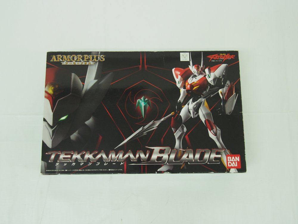 アーマープラス テッカマンブレードの外箱正面。本体のイラストとロゴが入ります。