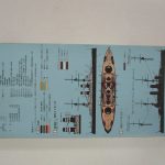 箱の裏面。艦の図面と塗装の指定が印刷されています。