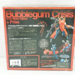 外箱の裏面。変形の説明と付属品の写真が印刷されています。