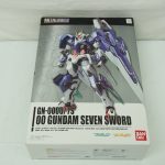 METAL BUILD ダブルオーガンダム セブンソードの外箱表面。機体の作例写真が入る。