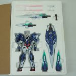 ブリスターに収まった本体と剣、ビームサーベルの刃。