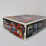 箱を斜めから撮影。側面に商品名とメーカー名が印刷されています。