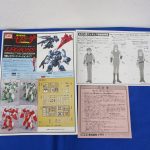 説明書と付属の紙もの。組み立て図とメーカーの案内が入っています。