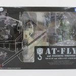 アクティックギア ATフライ＆スタンディングトータスの外箱表面。窓の奥に内容物が入っている。
