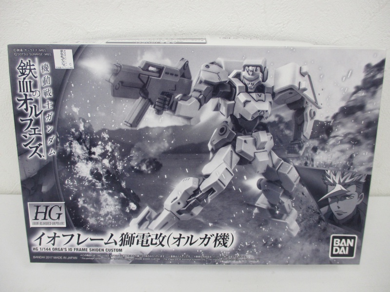 HG 1/144 イオフレーム 獅電改（オルガ機）の外箱表面。機体の作例写真が入る。