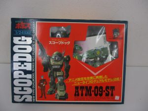 TAKARA スコープドッグ ATM-09-STの外箱表面。機体の作例写真が入る。