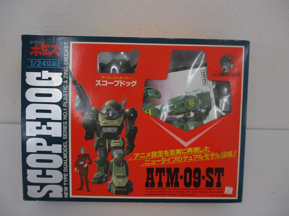 TAKARA スコープドッグ ATM-09-STの外箱表面。機体の作例写真が入る。