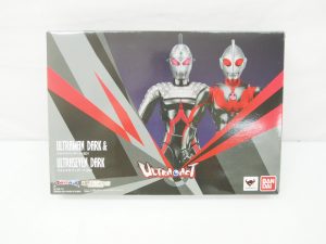2体セットの外箱正面。商品名とシリーズロゴが入ります。