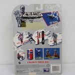 台紙の裏面全体。遊び方の写真とシリーズの案内が印刷されています。