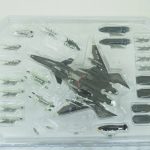 上段ブリスター。本体とミサイル類が整列している。