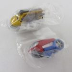 袋に入った付属の小型メカ2機。黄色と赤の機体。