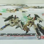 DX超合金 VF-19ADVANCE の外箱表面。機体の作例写真が入る。