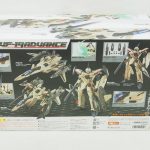 外箱の裏面。変形と各形態の作例写真が並ぶ。