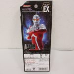外箱の裏面。商品写真と注意書きが印刷されています。