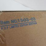 ベンサム(ボン・クレー)の輸送箱。品番と商品名の印字が入る。