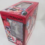 外箱を斜めから見たところ。側面の商品名表記が読める。