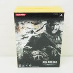 PLAY ARTS改 スネーク バトルドレスVer.が同梱された、METAL GEAR SOLID PEACE WALKER HD EDITION プレミアムパッケージの外箱表面。