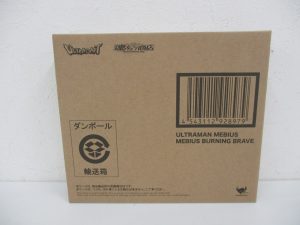 ULTRA-ACT ウルトラマンメビウス メビウスバーニングブレイブの輸送箱。ダンボールに品名とバーコードが入る。