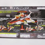 外箱の裏面。合体の解説写真と各モードの説明が並ぶ。