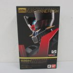 スーパーロボット超合金 マジンガーZ 鉄仕上げの外箱表面。黒地に機体が描かれている。