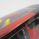 外箱のふちのクローズアップ。封の状態が確認できる。