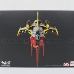 ヴァリアブルアクションハイスペック コスモゼロα1の外箱表面。黒地に機体の作例写真が印刷されている。