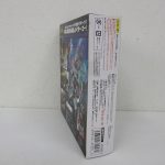 外箱の側面。注意書き、販売元の表記、バーコードが印刷されている。