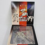 箱を開けた状態。ブリスターに本体と付属品が収まっている。