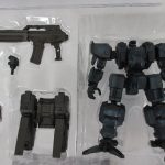 ブリスター全体。本体、ライフル、交換用手首、装甲パーツがそろっている。