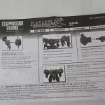 取扱説明書。組み立て方が多言語で図解されている。