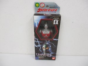 ウルトラヒーローシリーズ EX ウルトラセブンXの外箱表面。窓の奥に本体が入っている。