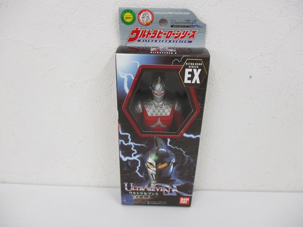 ウルトラヒーローシリーズ EX ウルトラセブンXの外箱表面。窓の奥に本体が入っている。