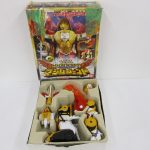 マジレジェンドの箱を開けた状態。緩衝材に本体とパーツが収まっている。