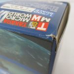 外箱の角を寄って撮影。角に潰れがある。