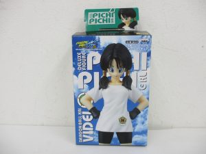 フィギュアの外箱正面。商品写真とシリーズ名が印刷されています。