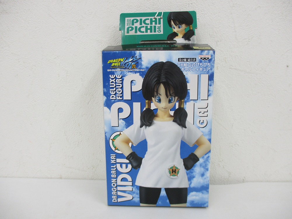 フィギュアの外箱正面。商品写真とシリーズ名が印刷されています。