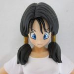顔まわりを寄って撮影。表情と髪の塗装が確認できます。
