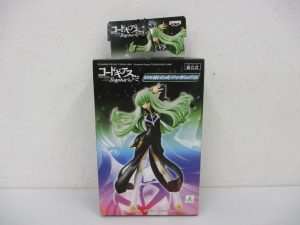 コードギアス 反逆のルルーシュR2 DX組立式フィギュア2の外箱表面。窓の奥に本体が入っている。