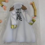 ブリスターに収まった脚部と交換用の手首パーツ。