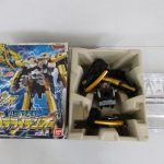 カミナリ変形 DXプテライデンオーの箱と、緩衝材に収まった中身。