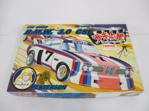 サーキットの狼 1/12 B.M.W. 3.0 CSL ピーターソンの外箱表面。車体のイラストが入る。