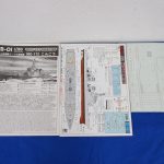 組立説明書とデカール。