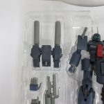 ブリスターに収まった大型のキャノン砲と本体。