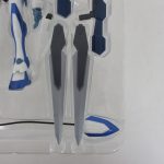 灰色のブレード状パーツ2本。ブリスターに収まった状態。