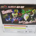 外箱の裏面。作例写真と解説が並ぶ。