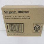 仮面ライダーウィザード ウォータードラゴンと印字された輸送箱。バーコードがある。