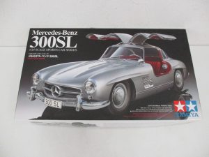 TAMIYA メルセデス・ベンツ 300SLの外箱表面。車体の完成写真が入る。