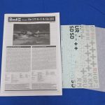 組立説明書とデカール。