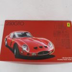 1/24 フェラーリ 250 GTO の外箱表面。車体の作例イラストが入る。