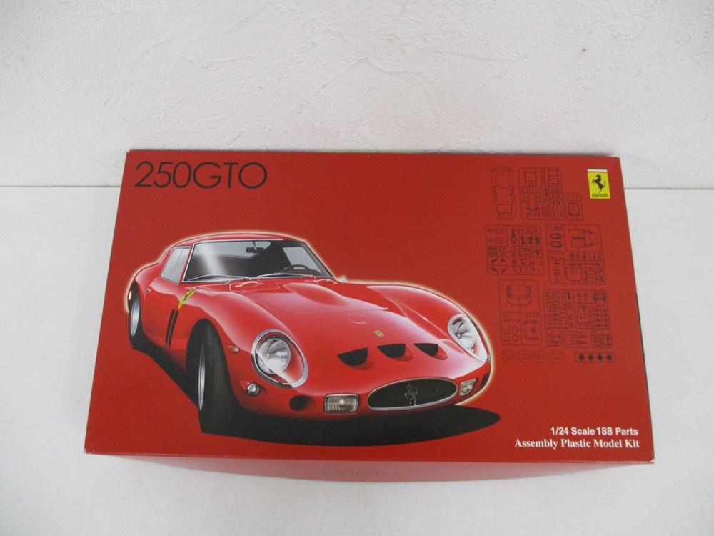 1/24 フェラーリ 250 GTO の外箱表面。車体の作例イラストが入る。